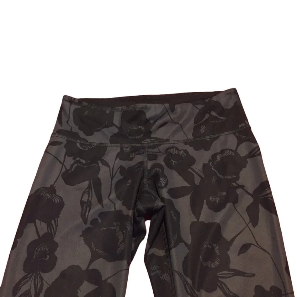 Lululemon Women's Brisk Bloom Wunder Under Capri Leggings Size 6 Yoga Gym‎ 22